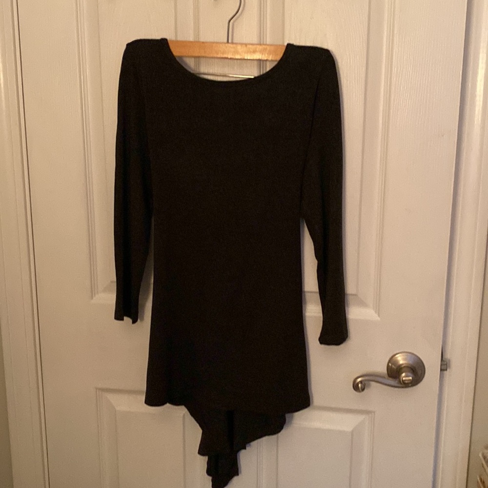 Cable & Gauge dark grey top size small.